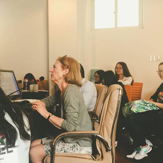 挪威奥斯陆大学著名教授Bente Christensen驻啪啪啦
讲学.jpg